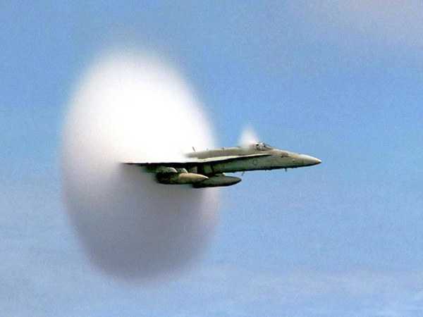 stunningphotoofjetbreakingsoundbarrier.jpg